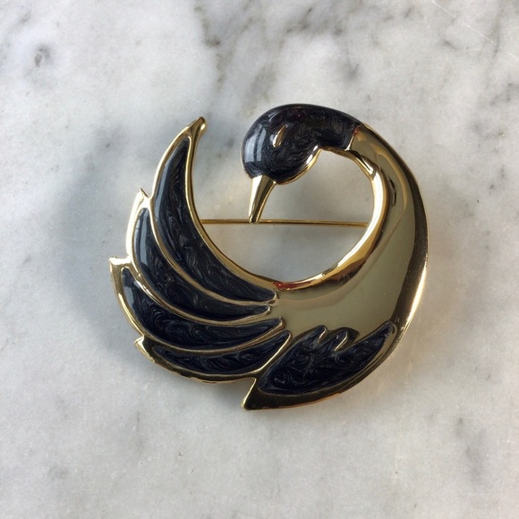 Vintage Jewelry - Vintage Black Marbleized Enamel Gold Tone Swan Bird Metal Brooch